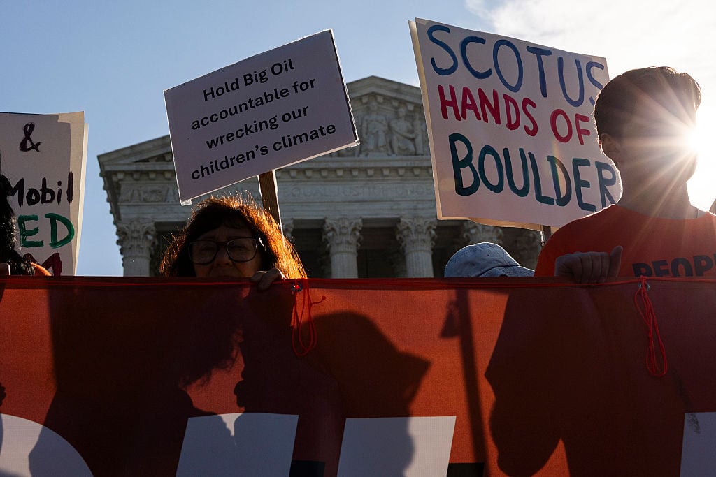 Yüksek Mahkeme, Petrol Üreticilerine Karşı Eyalet İklim Davalarına Şüpheyle Yaklaşıyor