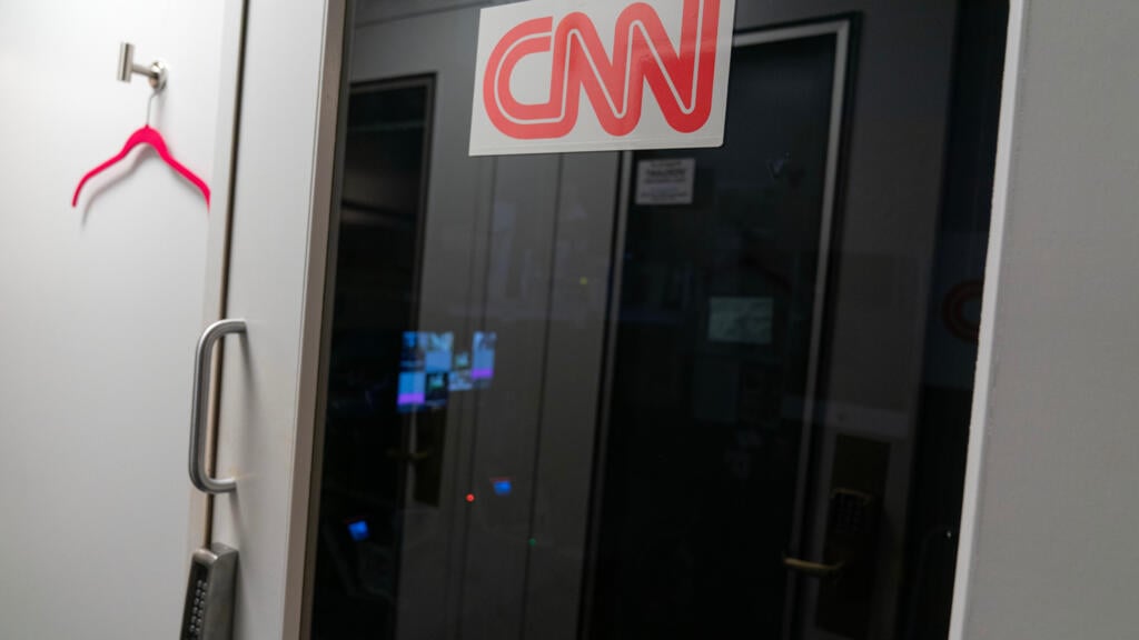 ABD'nin Başlıca Televizyon Ağları Trump'ın Haber Kuruluşlarına Yönelik Yasaklamasını Protesto Etti