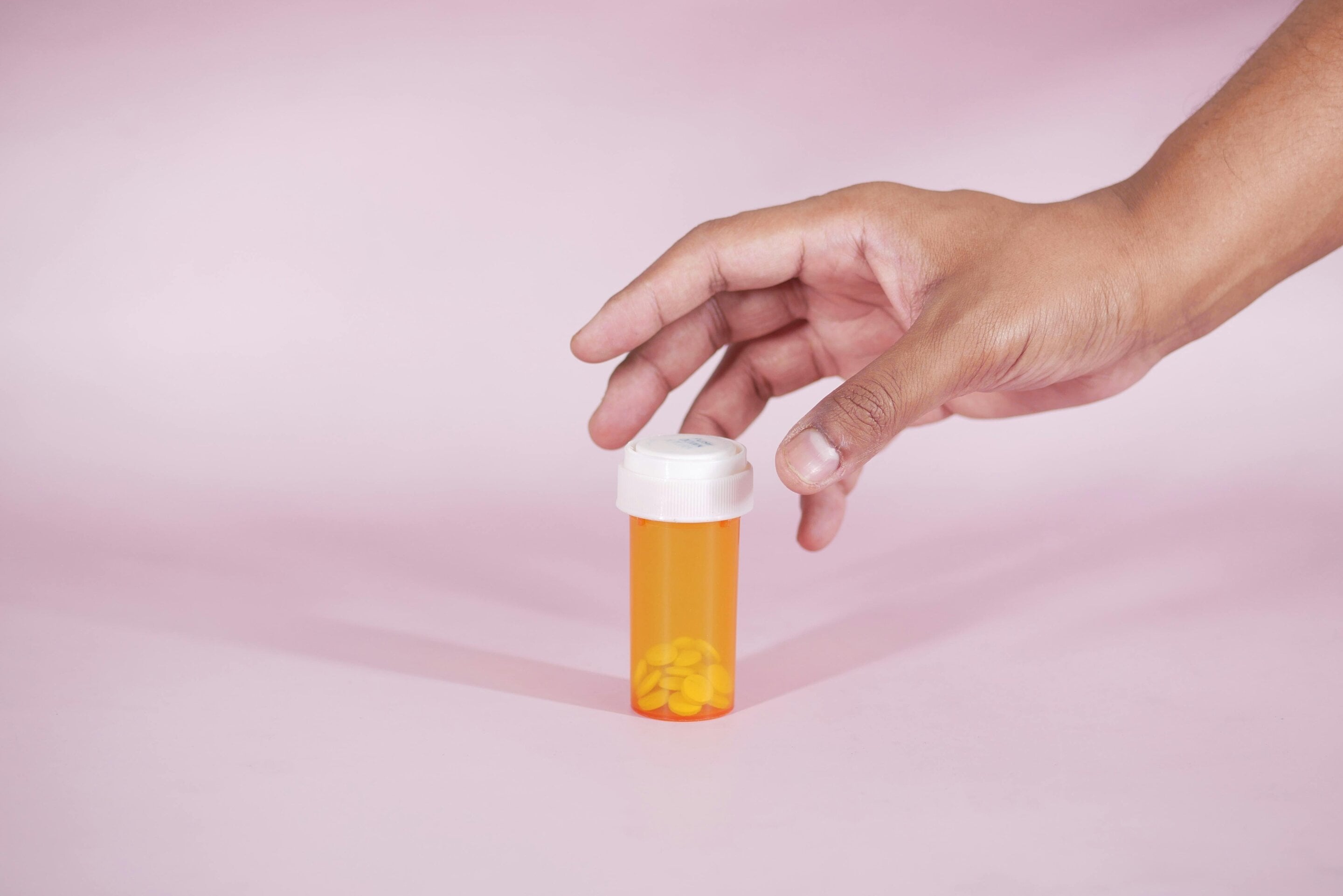 Araştırmacılar opioid krizinin ortasında ağrı tedavisinin acil olarak gözden geçirilmesini talep ediyor