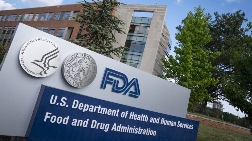 FDA ve CMS, eyaletler klinik ortamlarda yapay zeka testini sürdürürken düzenleyici çatışmayı önlemek için çalışıyor