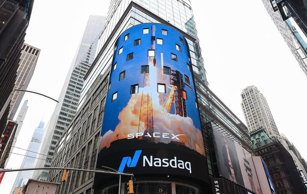 SpaceX Shares Slide Despite Nearly Doubled Quarterly Revenues in Debut Earnings Report