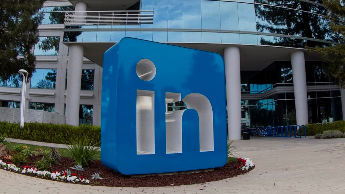 Juez desestima demandas contra LinkedIn por escaneo de extensiones de Chrome