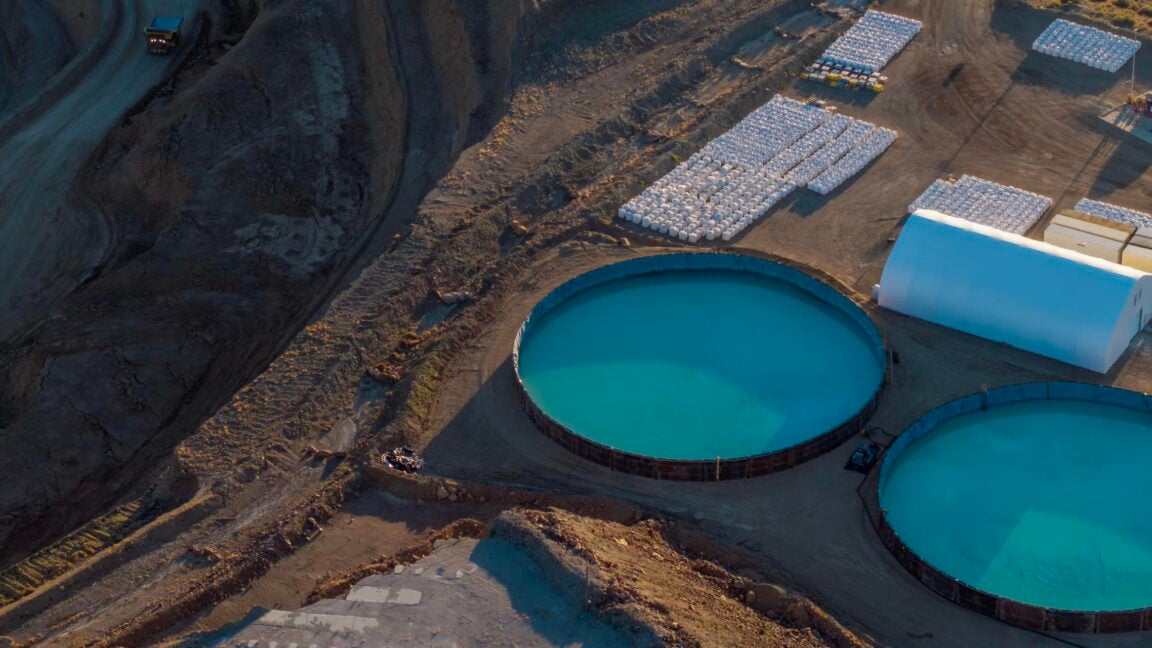 EE.UU. Cedió su Dominio en el Procesamiento de Tierras Raras a China Mediante Décadas de Importaciones Más Baratas