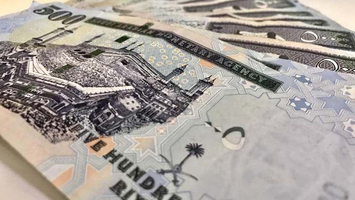 War Sends Saudi Oil Output Down and Revenue Up