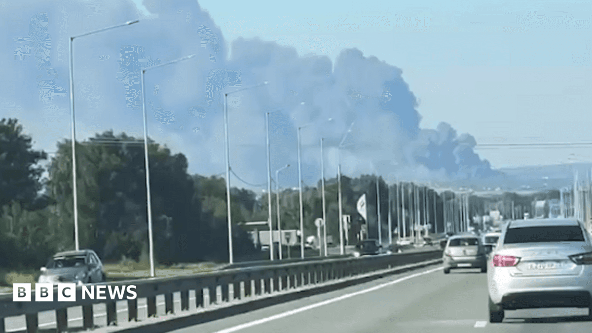 Ucrania Dice que Golpeó Refinería de Petróleo y Base Aérea Rusa, Mientras Moscú Reporta Ocho Muertes