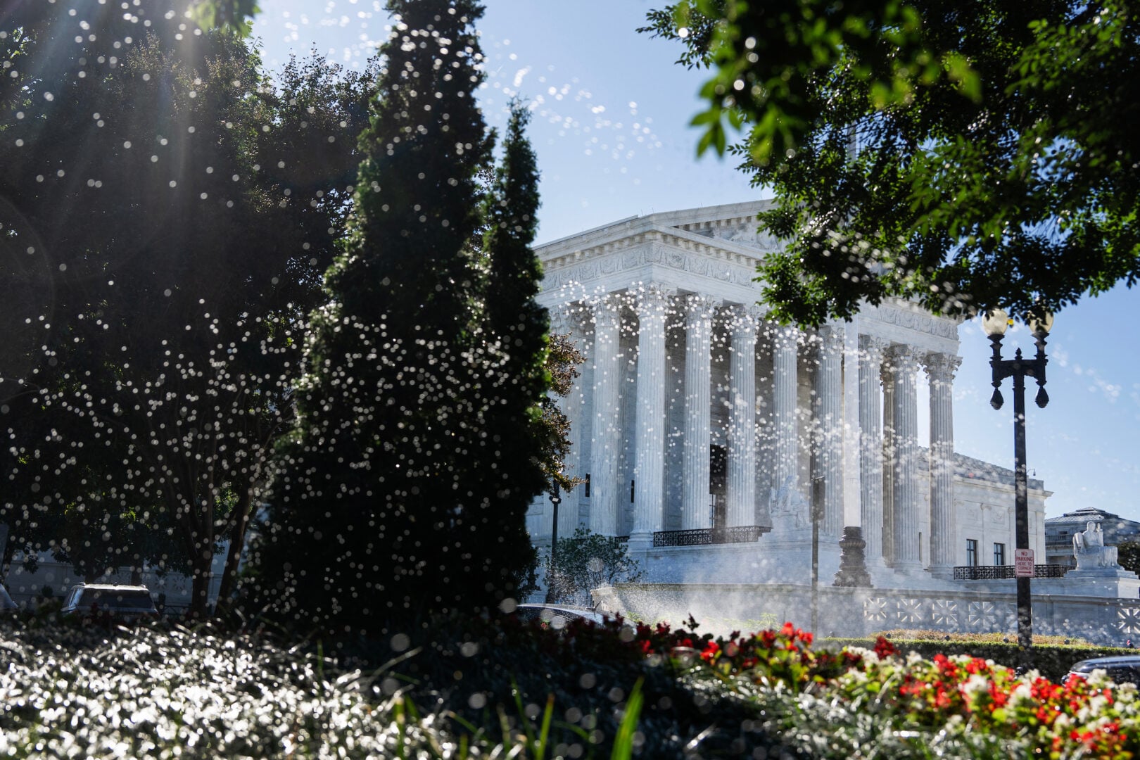 La Corte Suprema Inicia Período con Casos sobre Armas, Votación e Inmigración