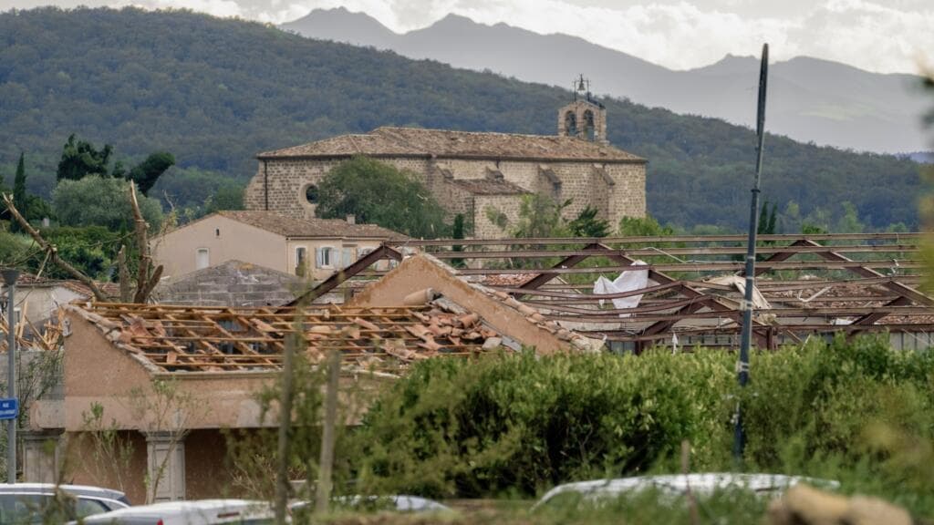 Un tornado golpea un pueblo francés, dejando 41 heridos y dañando 300 viviendas