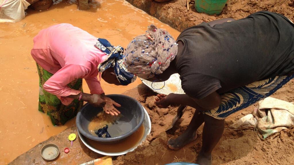 Colapso de mina de oro en República Centroafricana mata a más de 100 personas