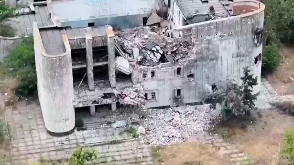 El alto el fuego local se mantiene en Oleshky ocupada por Rusia mientras continúan los combates en otros lugares