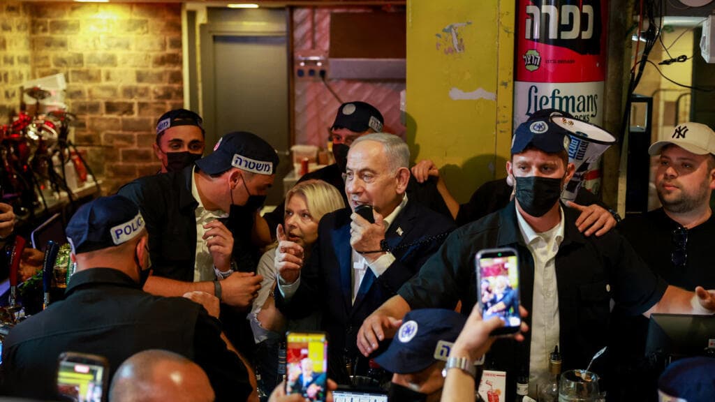 Israel celebra sus primeras elecciones desde el ataque del 7 de octubre mientras Netanyahu enfrenta una contienda cerrada