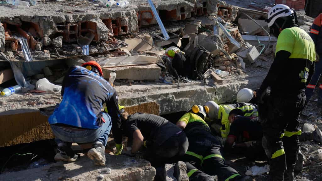 Rescue workers race to free trapped survivor in Colombia earthquake aftermath