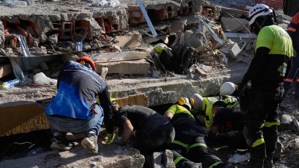 Rescue workers race to free trapped survivor in Colombia earthquake aftermath
