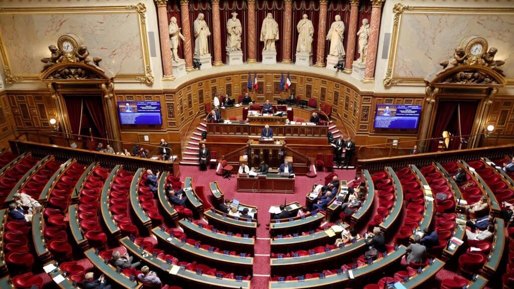 Fransa'nın Aşırı Sağcı Ulusal Cephesi İlk Kez Senato Koltuklarını Güvence Altına Aldı
