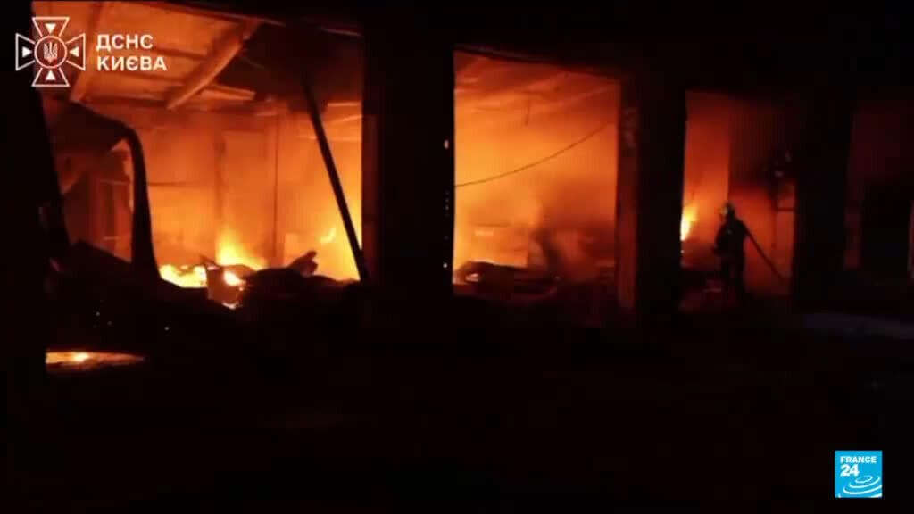 Rus saldırıları Kyiv'de dört kişiyi öldürdü; Ukrayna Rus petrol rafinerisini hedef aldı