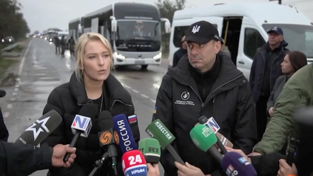 Rusya Kyiv altyapısına saldırırken yardım konvoyu yerel ateşkes kapsamında Oleshky'ye ulaşıyor