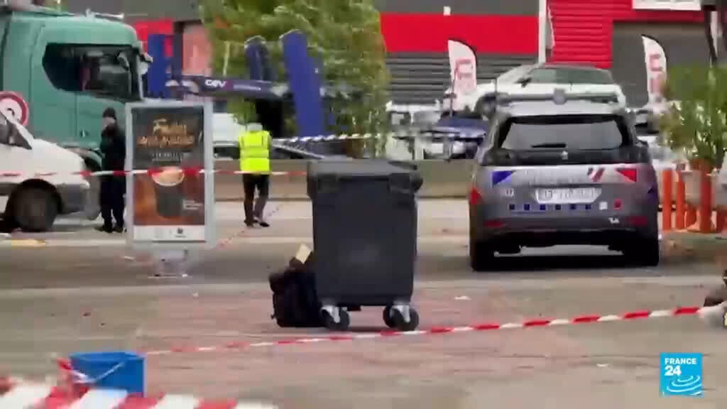 Macron Condena Ataque Terrorista Racista en Suburbios de París que Mata a Uno e Hiere a Cinco
