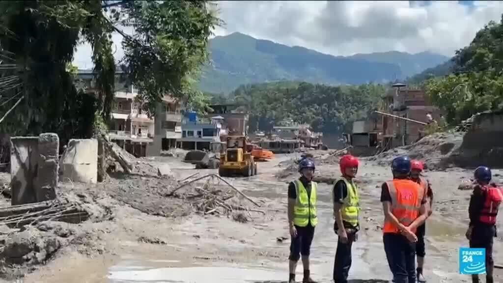 Nepal'deki buzul çöküşü ve sel felaketinin ardından uluslararası kurtarma ekipleri harekete geçti