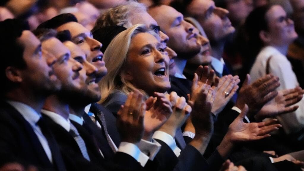 Le Pen leads polls at 38% ahead of French presidential election