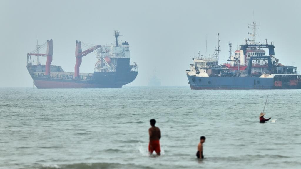 Iran Allows Iraqi Oil Tankers to Pass Through Strait of Hormuz
