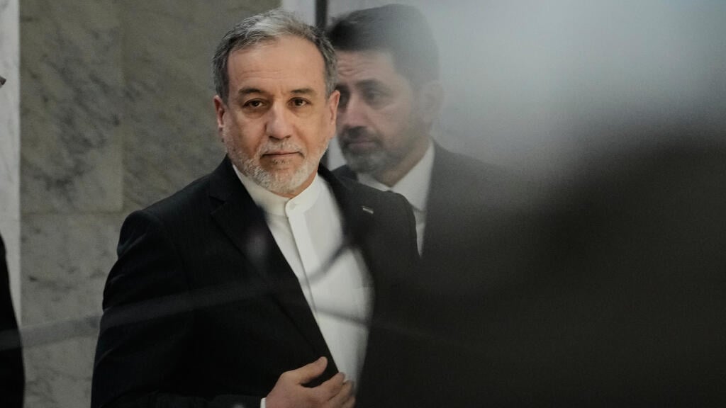 Irán dice que no hay solución militar al conflicto mientras se estancan las negociaciones con EE.UU.