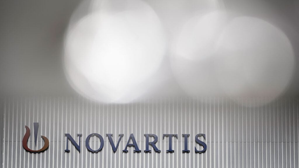 Novartis Logra Éxito en Esclerosis Múltiple con Inhibidor de BTK